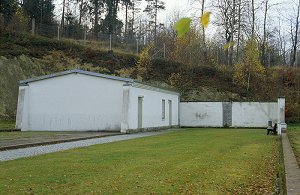 KZ-Gedenkstätte - Arrestbau für Einzelhaft - Hinrichtungsstätte