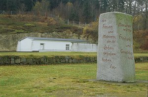 Flossenbürg - KZ-Gedenkstätte - Arrestbau für Einzelhaft