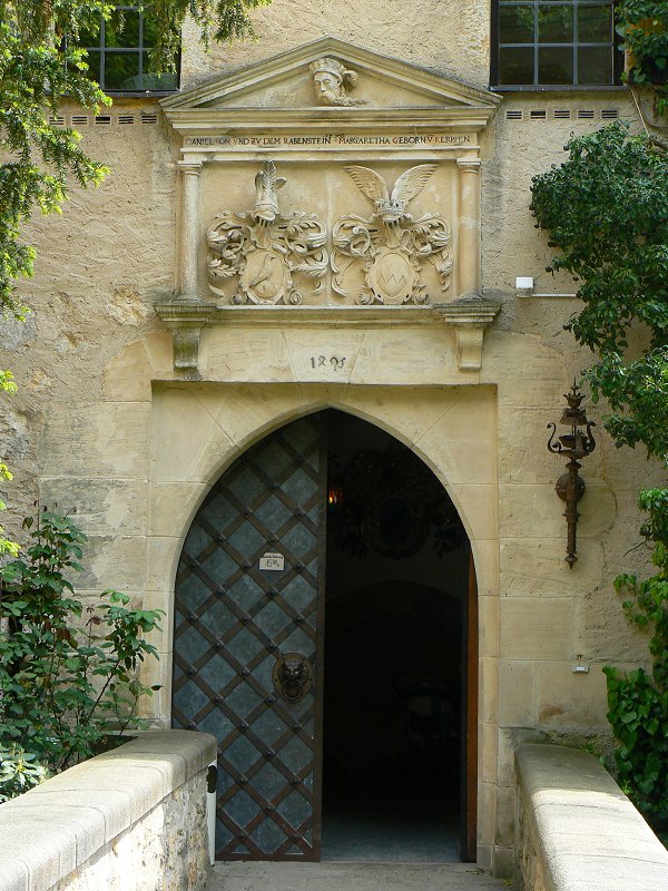 Das Portal der Burg Rabenstein