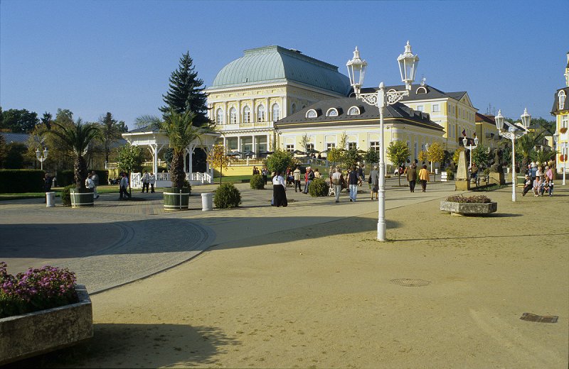 Franzensbad - Fußgängerzone bei der Franzensquelle - Casino