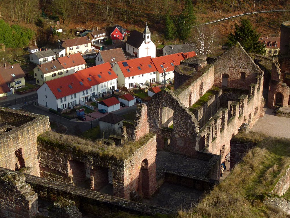 Der Marstall der Festung und die Ortschaft Hardenburg