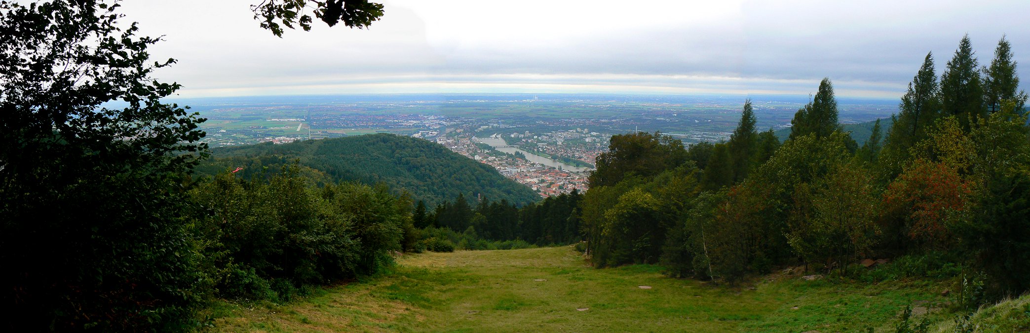 Aussicht vom Königstuhl bei Heidelberg Richtung Rheinebene