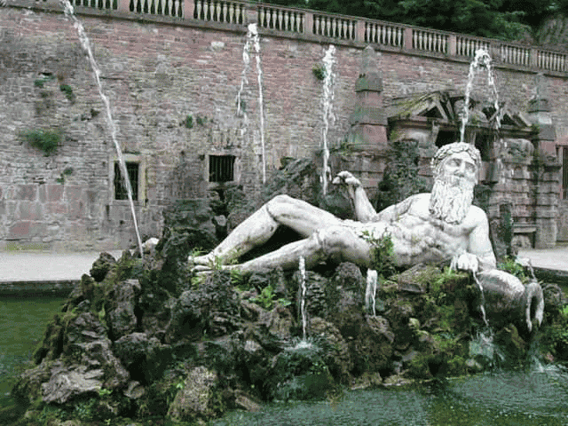 Schlossgarten des Heidelberger Schlosses - Springbrunnen mit Vater Rhein
