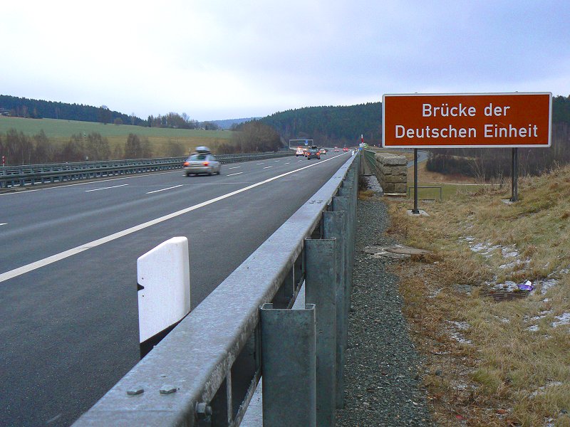 Die Brücke der Deutschen Einheit über die Sächsische Saale bei Rudolphstein