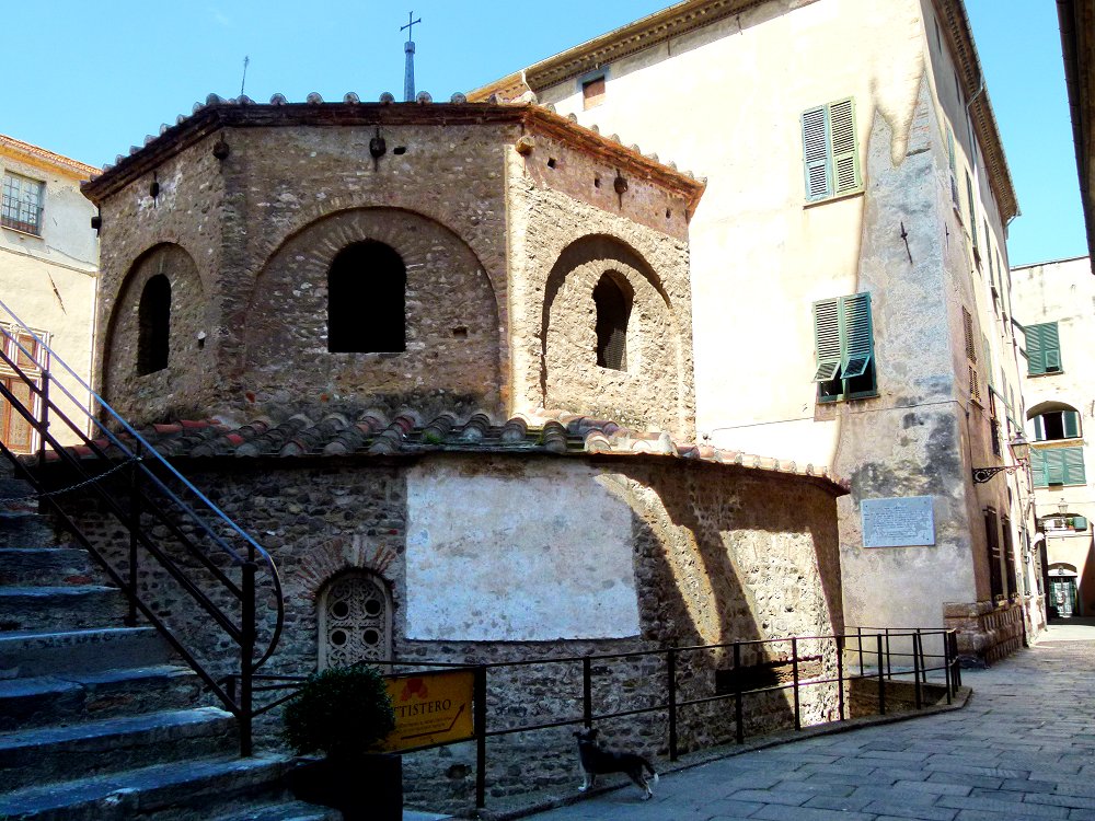 Das Baptisterium in Albenga
