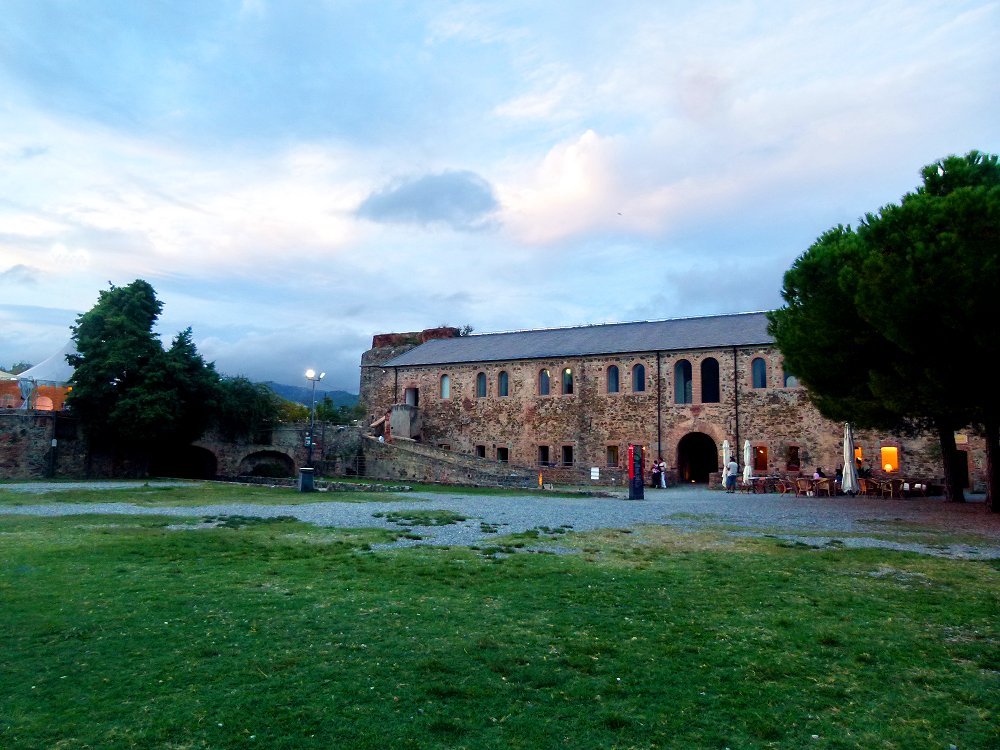 Museen und Restaurant in der Festung