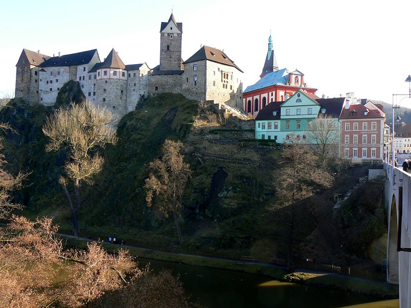 Die Stadt und Burg Loket (Elbogen) in Tschechien