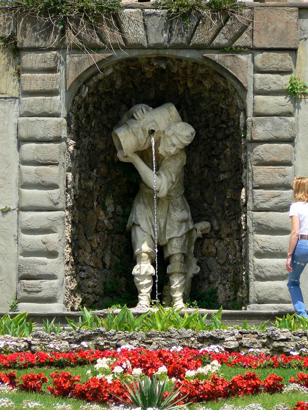 Statue eines Weinbauern