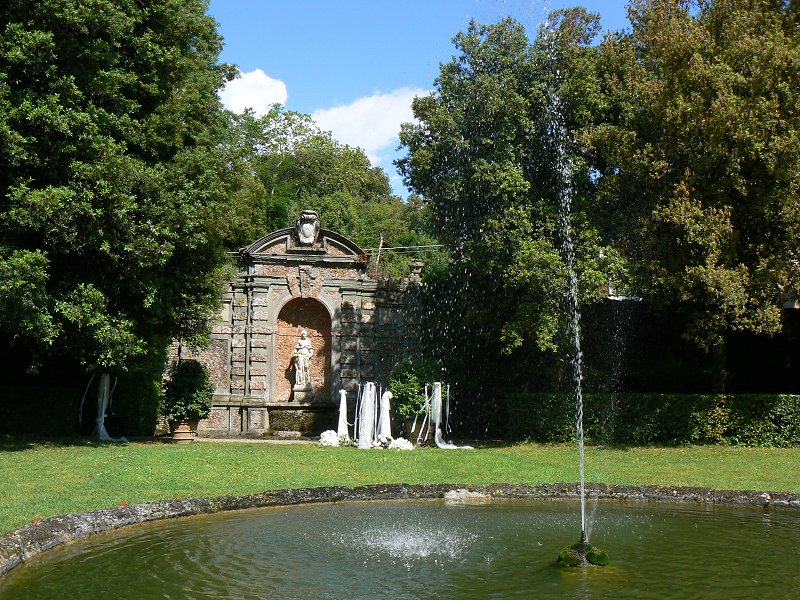Villa Oliva, Garten mit Springbrunnen