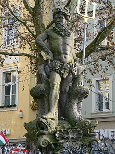 Neptun-Brunnen auf dem Grünen Markt