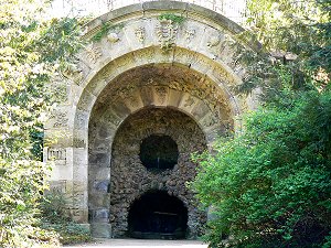 Bayreuth - Eremitage, Drachenhöhle