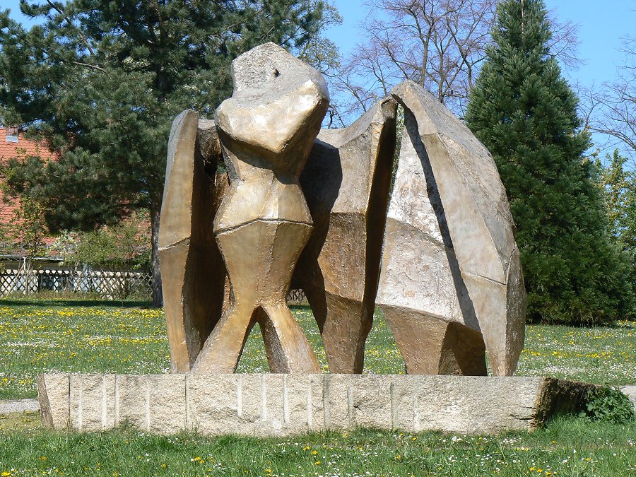 Bayreuth: Skulptur im Park des Festspielhauses