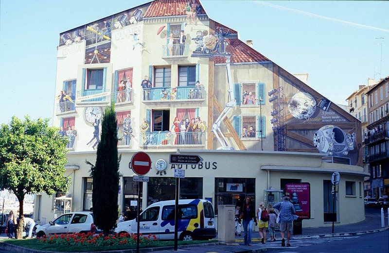 Cannes - Busbahnhof im Hafenviertel