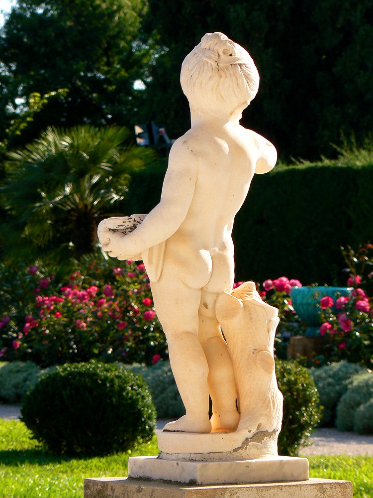 Gartenkunst - Kinderstatue