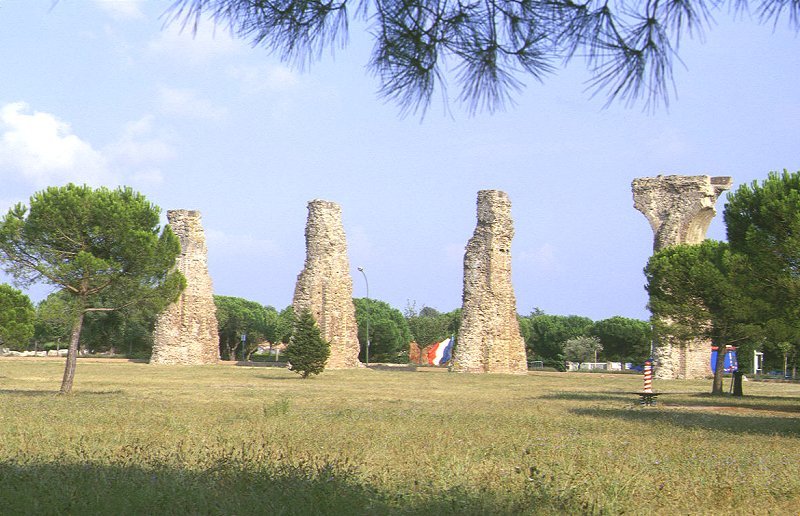 Frejus - Römischer Aquädukt