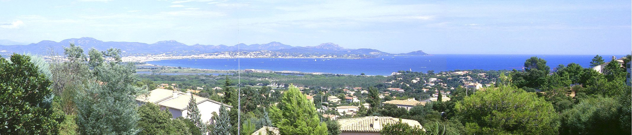 Massif Esterel, Frejus und St-Raphael von St-Aygulf gesehen