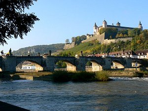 Würzburg mit Main und Festung Marienberg