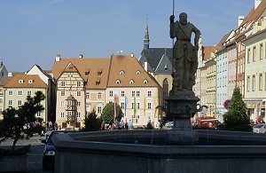 Egerer Marktplatz, Im Vordergrund der Rolandbrunnen (Wastl)
