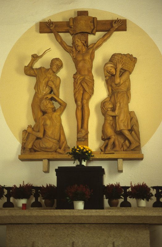 Flossenbürg: Kreuzigungsgruppe in der Kapelle "Jesus im Kerker"