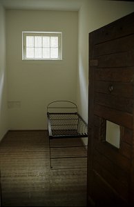 Flossenbürg - KZ-Gedenkstätte - Einzelzelle