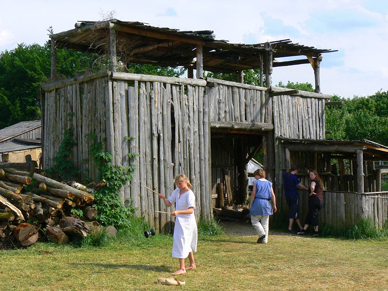 Keltentor beim Keltendorf