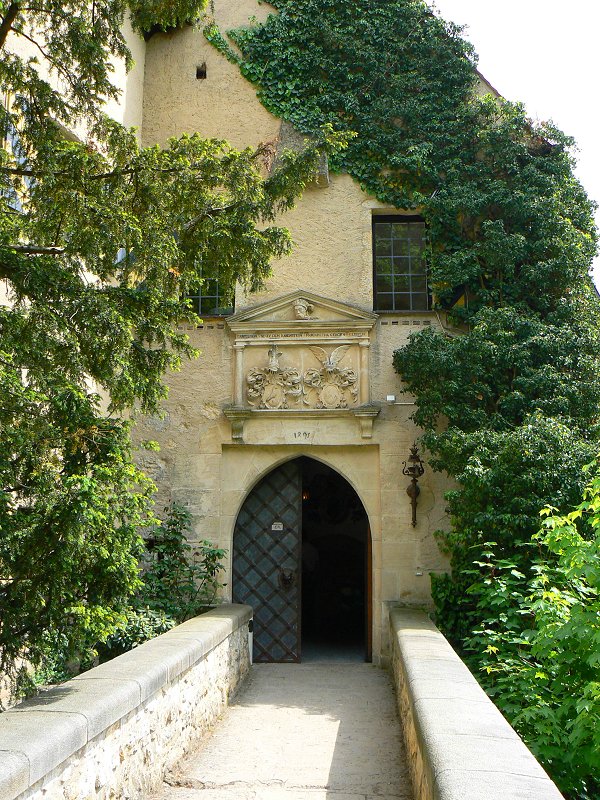 Das Portal der Burg Rabenstein