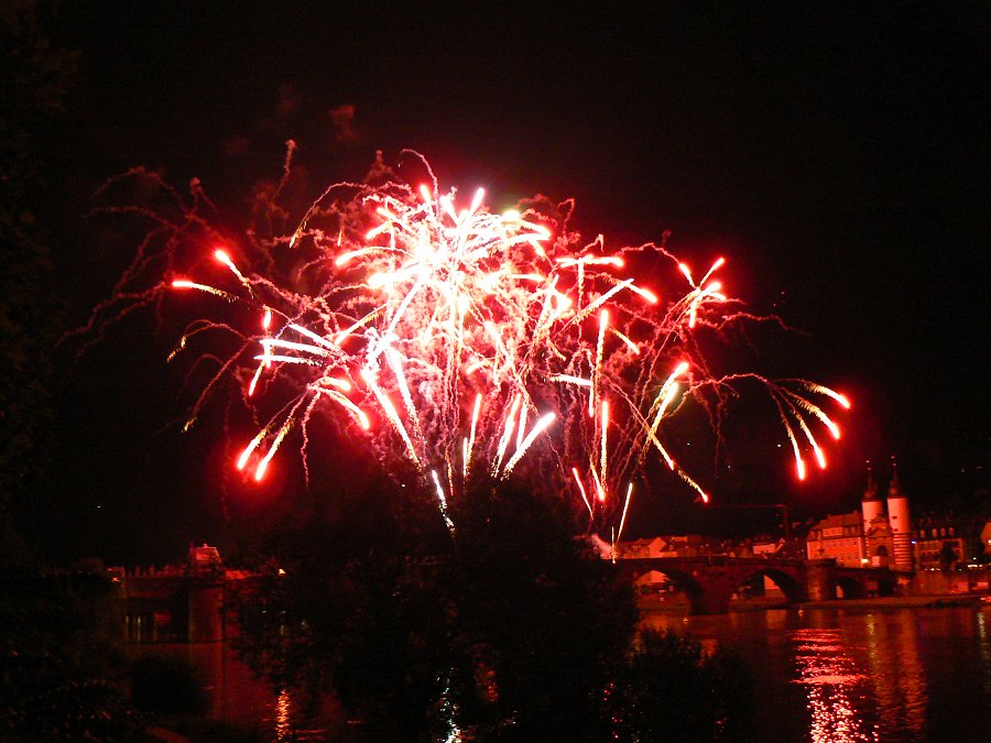 Feuerwerk über dem Neckar