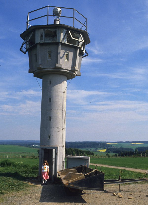 Wachturm an der ehemaligen Grenze zwischen Bayern und der DDR