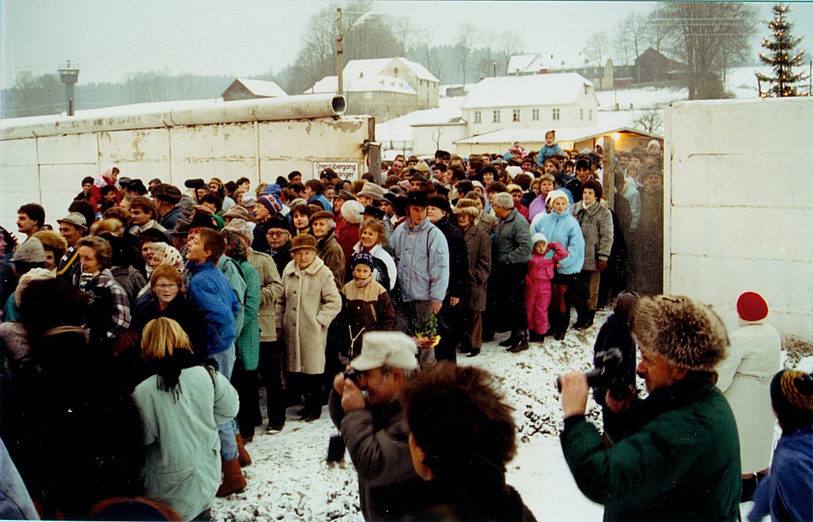 9. Dezember 1989 in Mödlareuth: Feier zur Grenzöffnung
