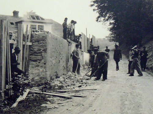 Abriss der Oberen Mühle in Mödlareuth - Ausschnitt eines Fotos im Deutsch-Deutschen Museum Mödlareuth