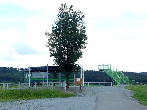 Aussichtsplattform Skywalk auf dem Wachhügel bei Pottiga
