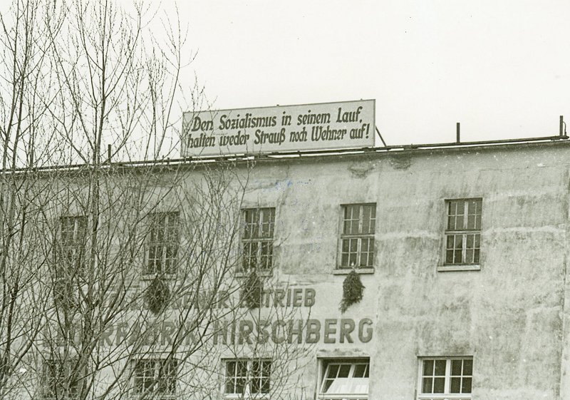 Propagandatafel auf der Lederfabrik Hirschberg