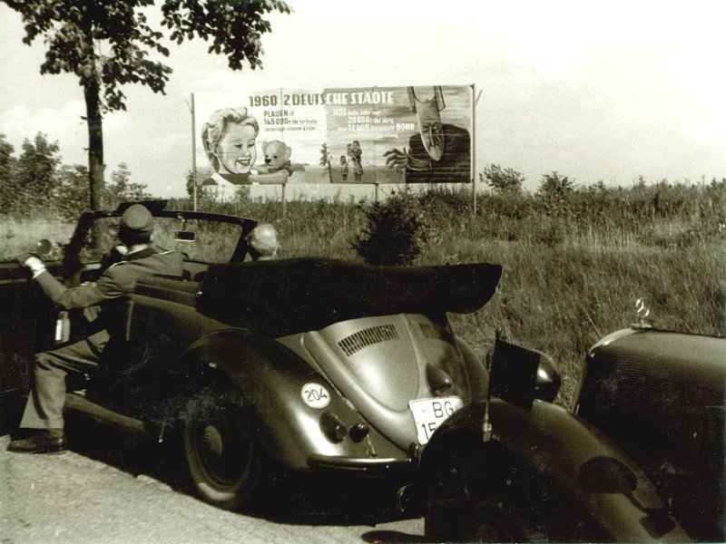Propagandatafel bei Ullitz im Jahr 1960