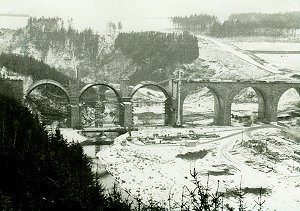 Wiederaufbau der gesprengten Saalebrücke in Rudolphstein 1965