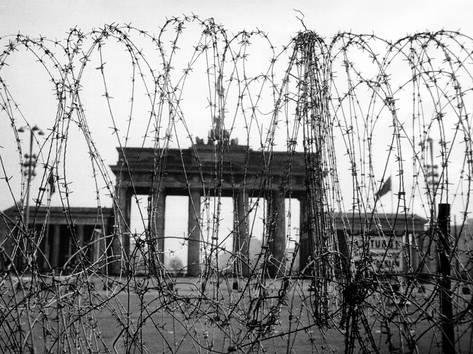 Stacheldraht am Brandenburger Tor