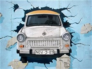 Mit dem Trabi durch die Mauer