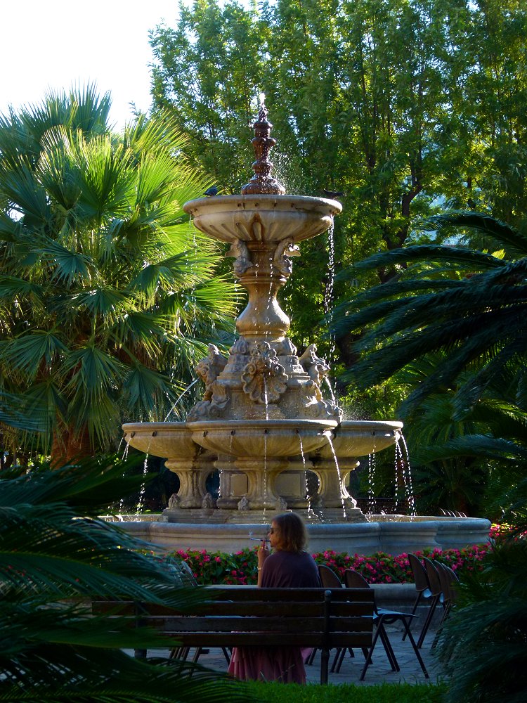 Brunnen in einem Park in Alassio