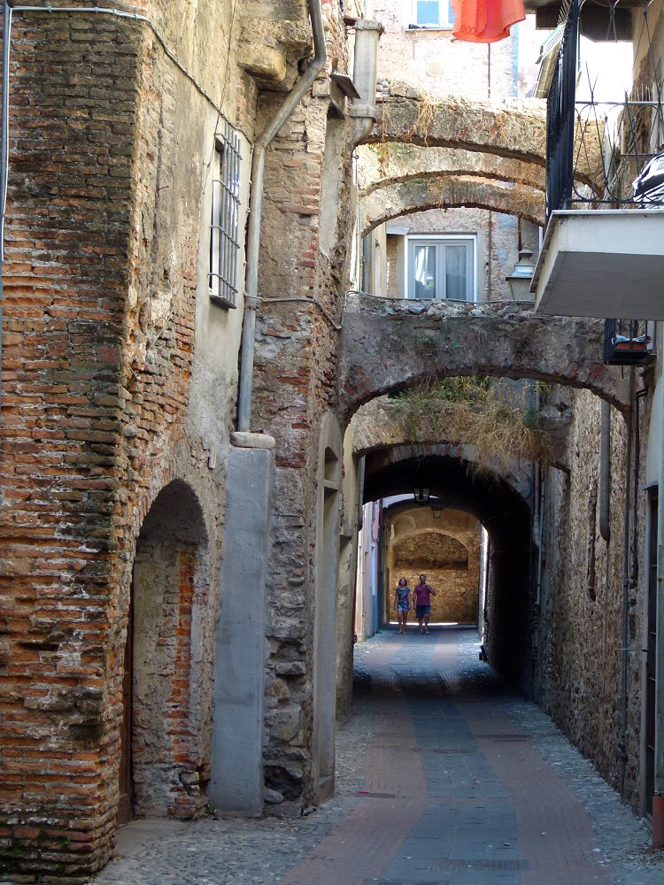 Die historische Altstadt von Albenga