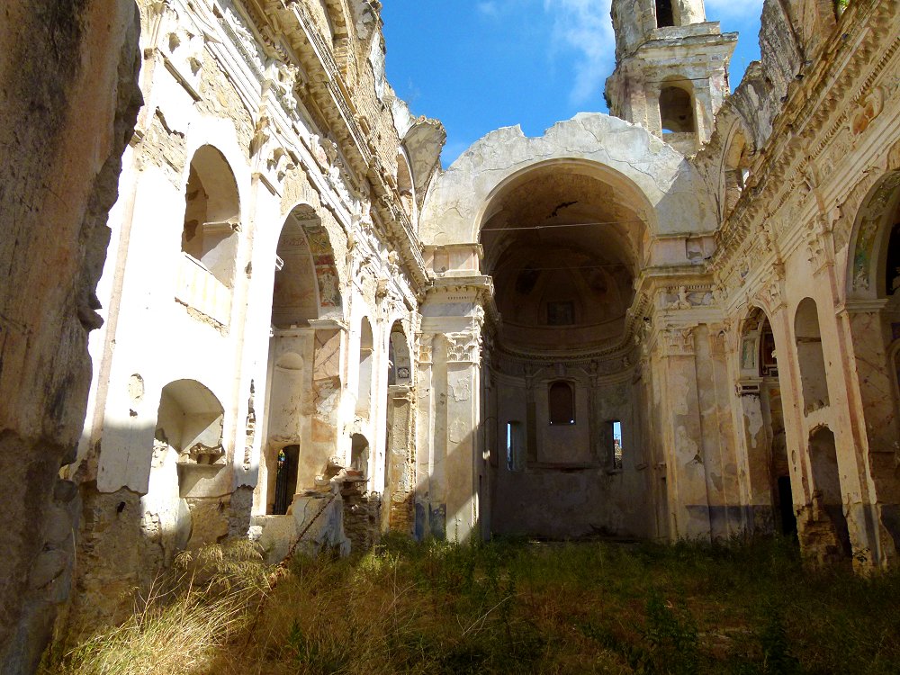 Kirchenruine ohne Dach