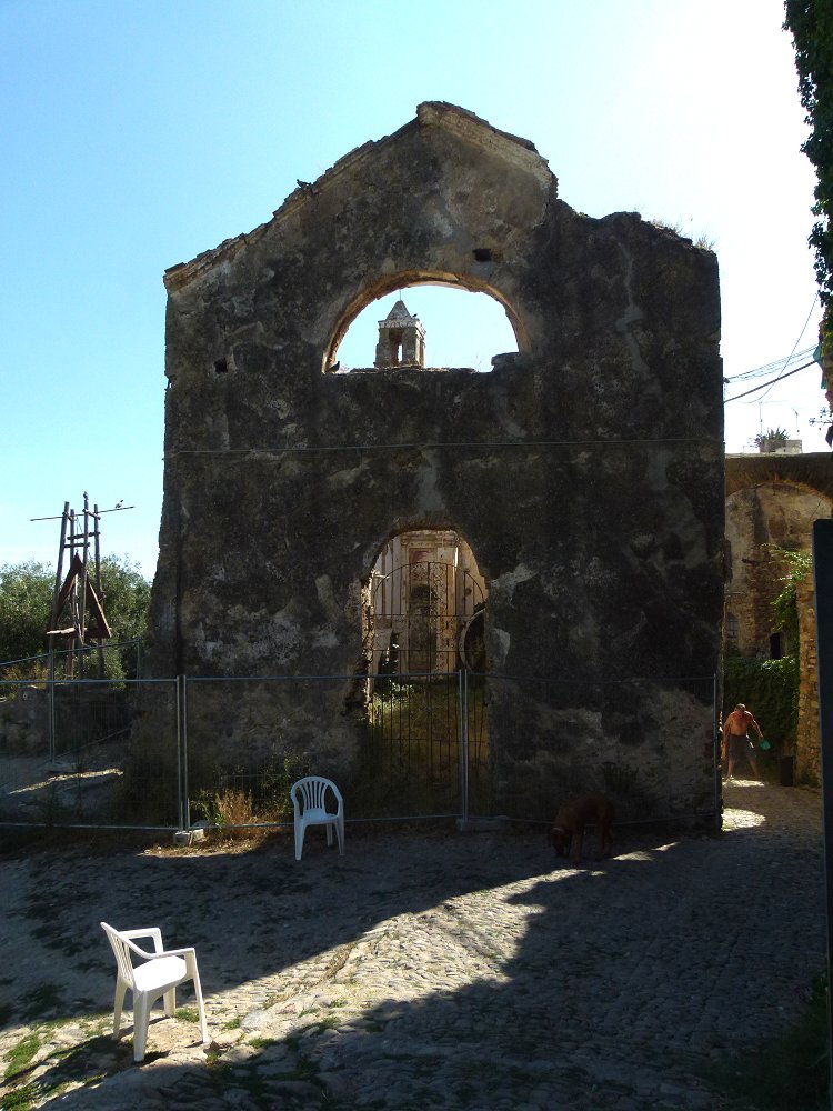 Die Kleine Kirche in Bussana Vecchia
