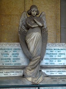 Engel auf dem Grab der Familie Oneto