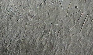 Stein mit Artus-Inschrift gefunden bei Tintagel