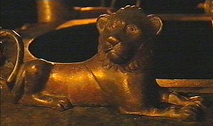 Löwen als Randschmuck des Metkessels