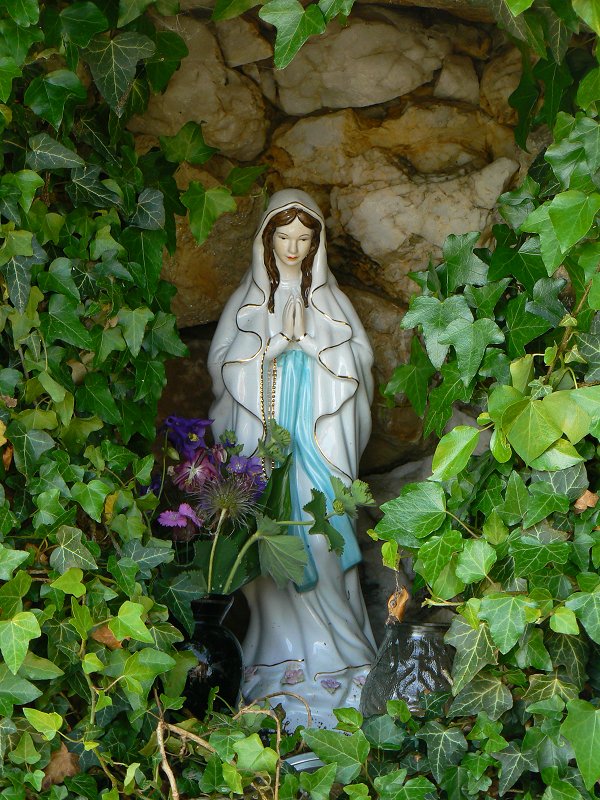 Madonna im Resl-Garten in Konnersreuth