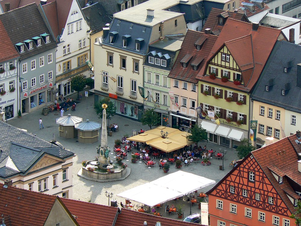 Der Kulmbacher Marktplatz von der Plassenburg gesehen