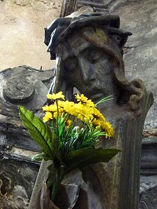 Statue des gemarterten Jesus mit Dornenkrone