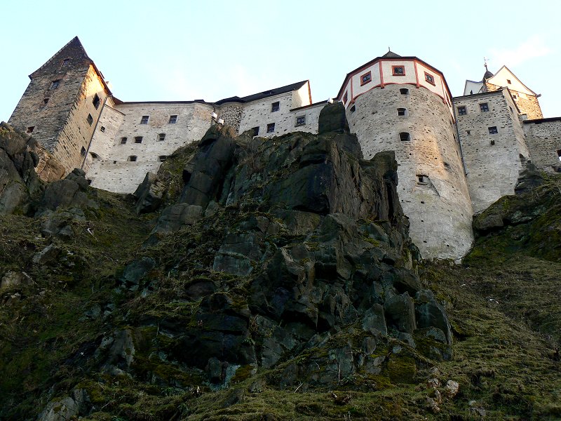 Felsenklippen unter der Burg Loket (Elbogen)