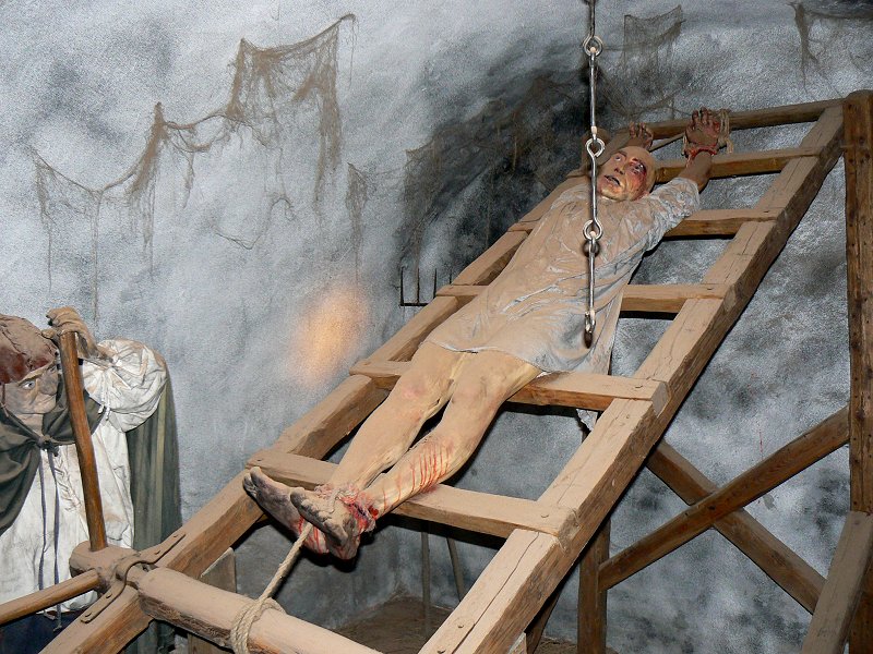 Folterbank - Auf die Folter spannen