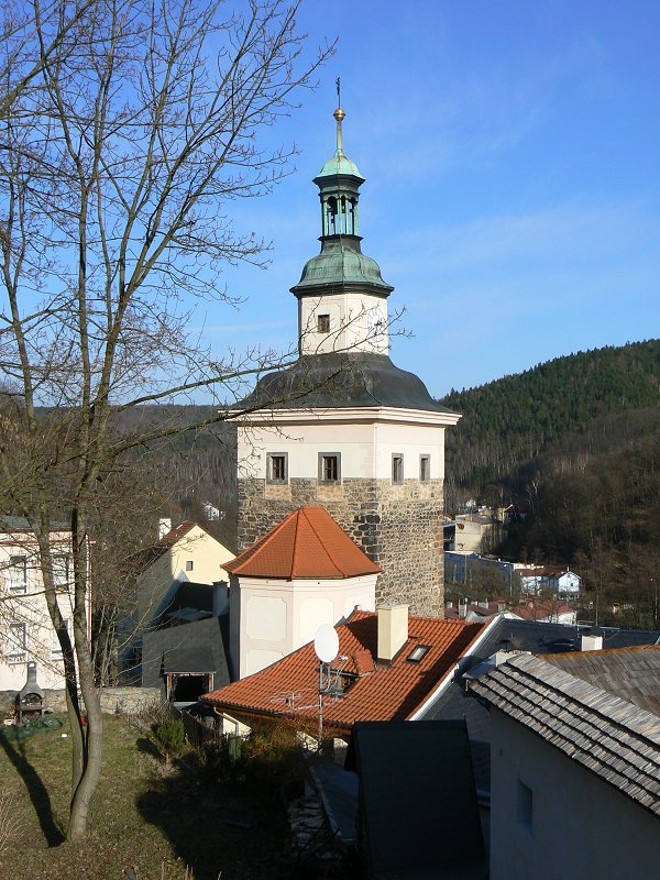 "Schwarzer Turm" in der historischen Altstadt von Loket in Tschechien