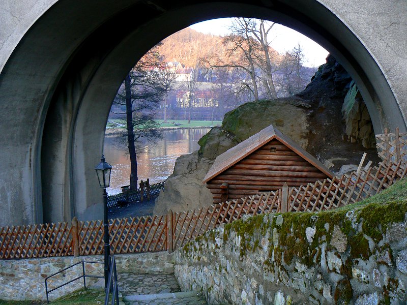 Ziegenstall in einer Hütte unter der Egerbrücke in Loket (Tschechien)